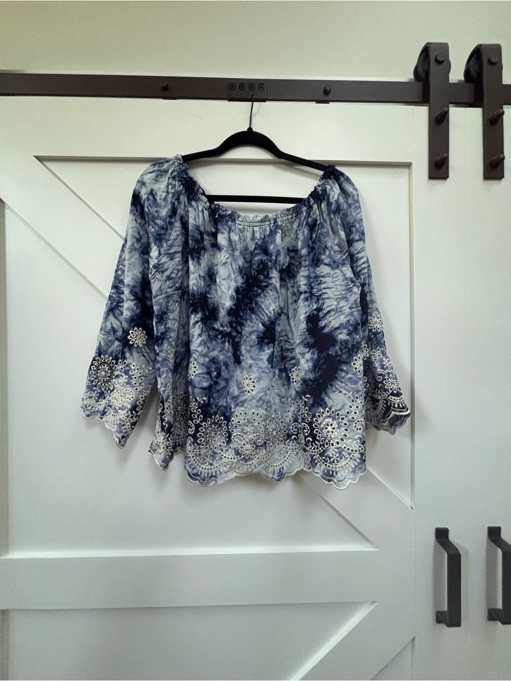 Romeo & Juliet Couture Navy and White Tie-Dye Off-Shoulder Blouse